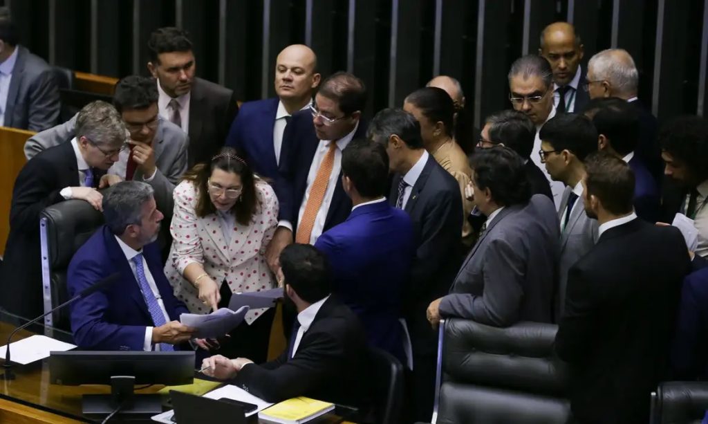 Pec De Corte De Gastos Aprovada Em Dois Turnos Na C Mara Boqnews