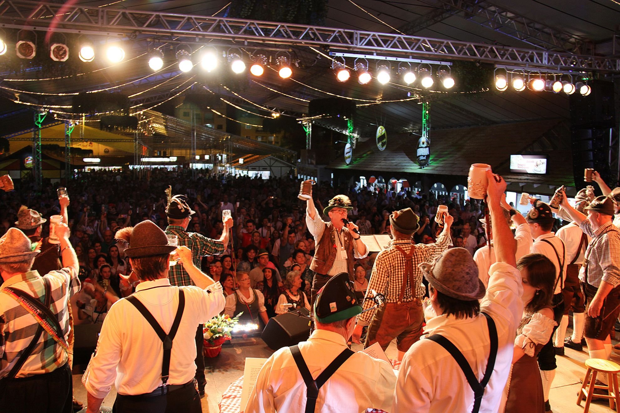 Oktoberfest Em Blumenau Acontece De 7 A 25 De Outubro | Boqnews